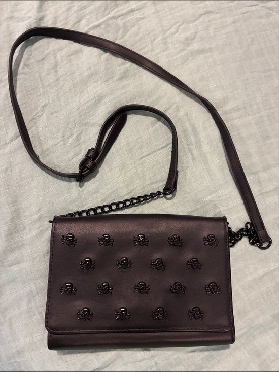 Betsey Johnson Handbags - Betsey Johnson Halloween Skull Purse